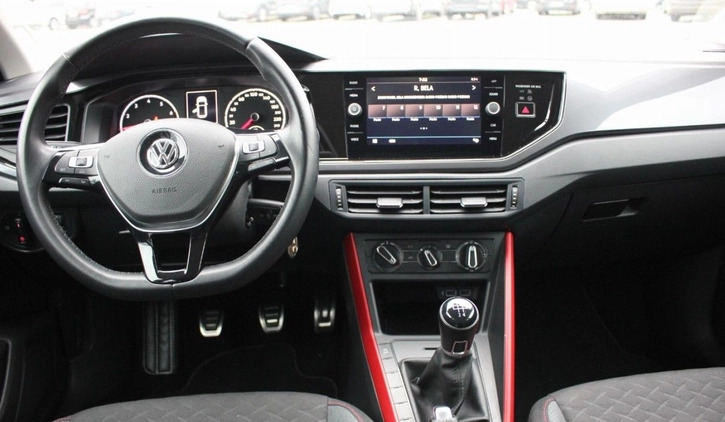 Volkswagen Polo cena 42900 przebieg: 49303, rok produkcji 2019 z Gniezno małe 254